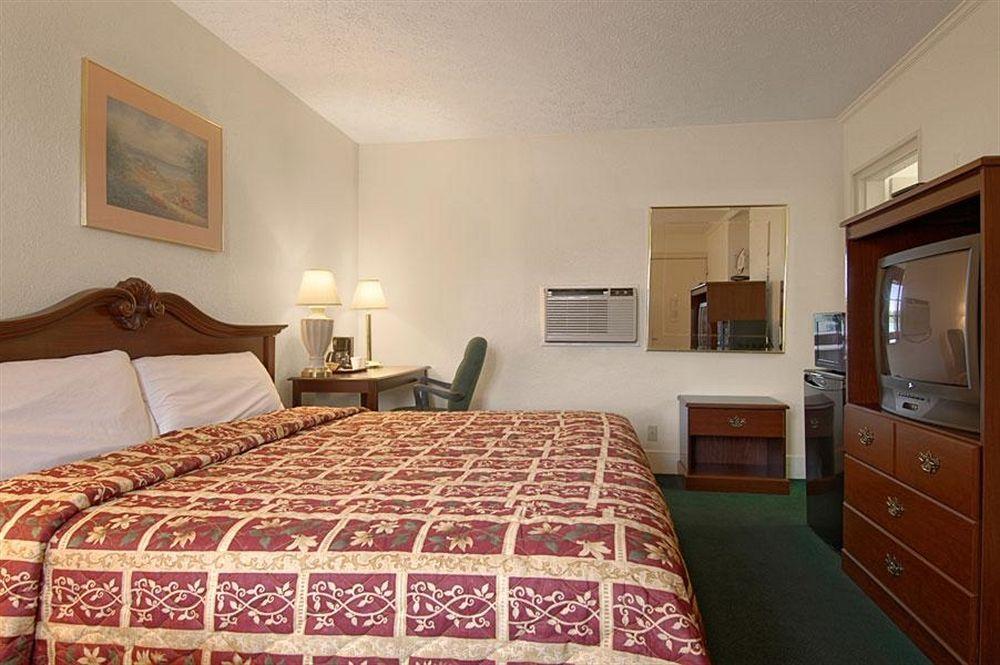 Americas Best Value Inn Suites South Boston Habitación foto